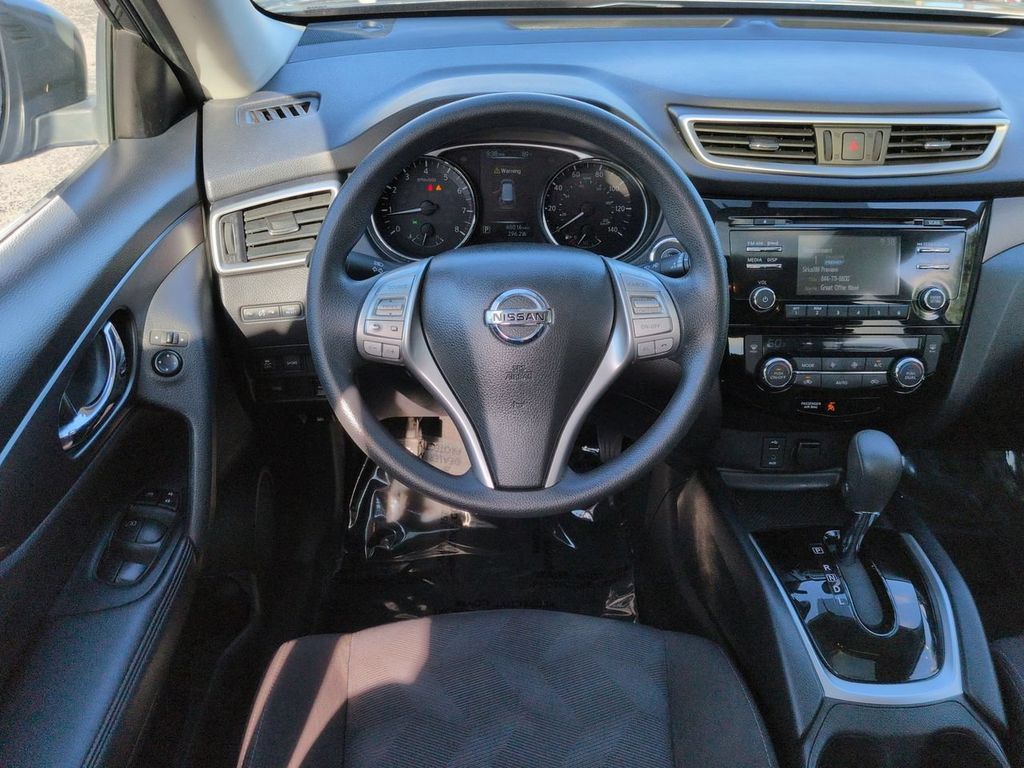 Used 2016 Nissan Rogue SV AWD/4WD image 16