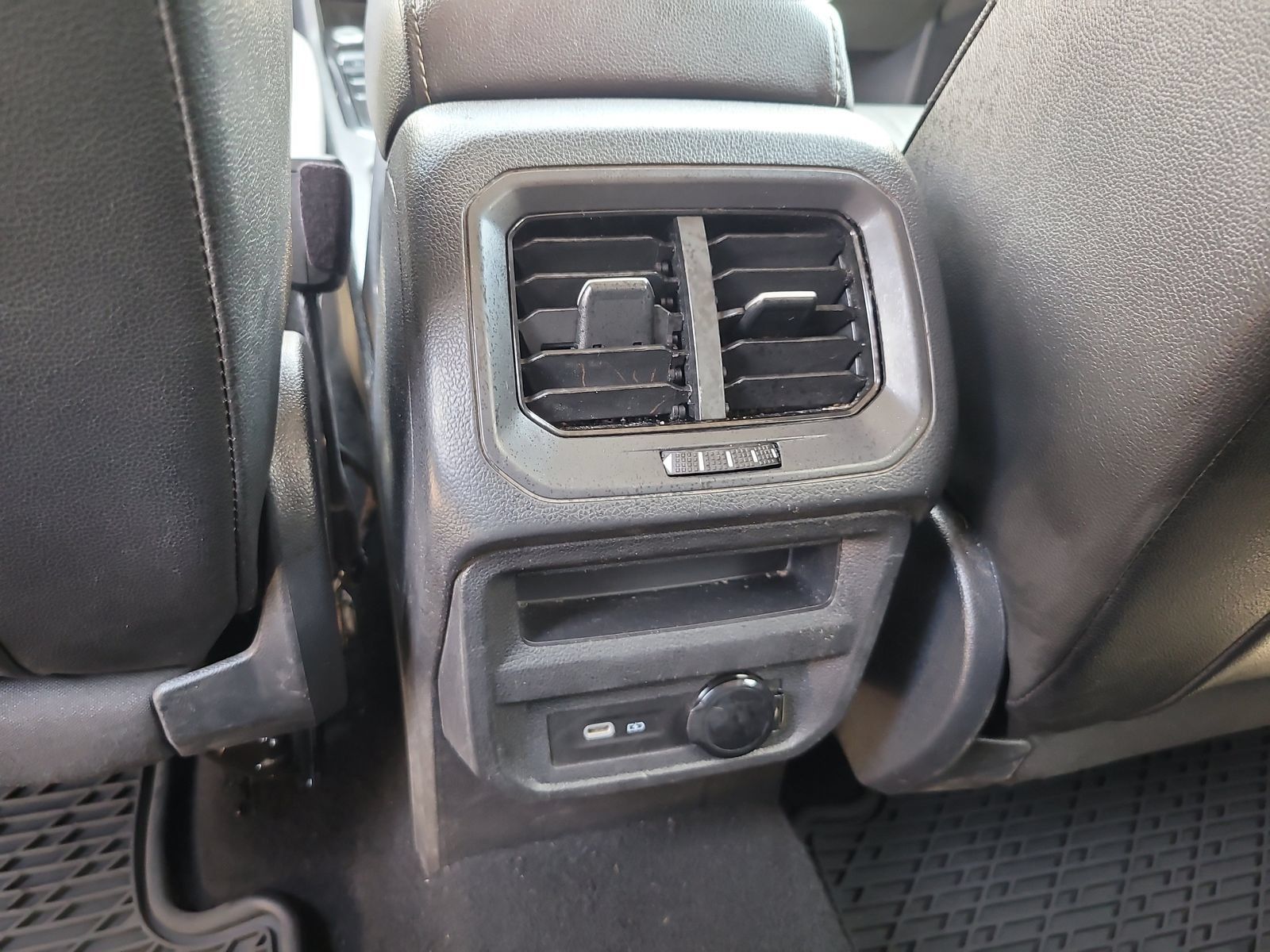 Used 2024 Volkswagen Tiguan SE FWD image 11