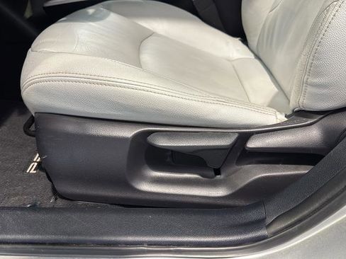 Used 2017 Toyota Prius Three image 36