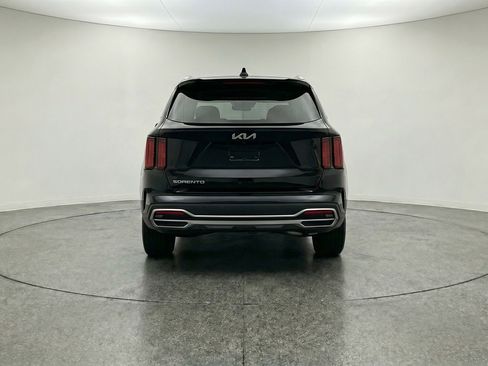 Used 2024 Kia Sorento S image 7
