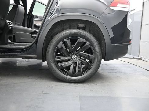 Used 2023 Volkswagen Atlas Cross Sport SE w/ Black Wheel Package AWD/4WD image 20