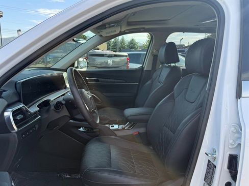 Used 2025 Kia Telluride SX w/ SX Captain's Chair Package FWD image 6