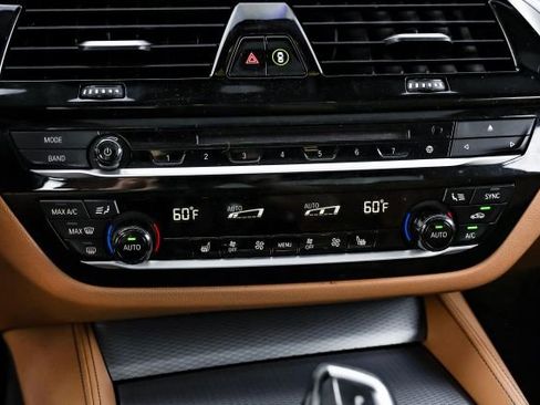 Used 2018 BMW M550i xDrive image 35