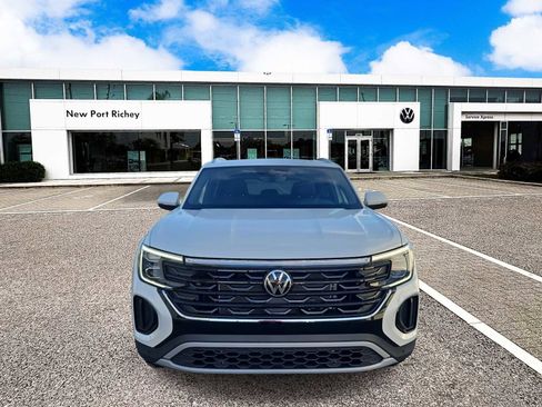Used 2026 Volkswagen Atlas Cross Sport SE image 3
