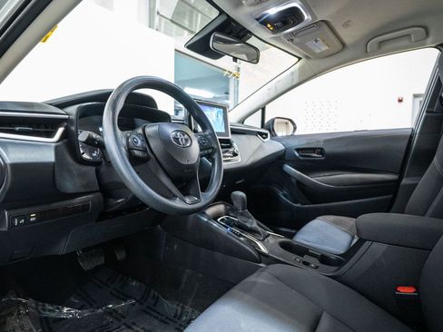 Certified 2025 Toyota Corolla LE image 4