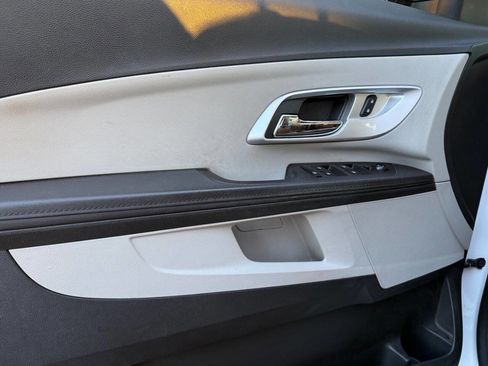 Used 2017 Chevrolet Equinox LT w/ Convenience Package image 41