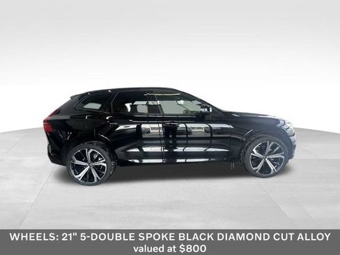 Used 2023 Volvo XC60 B5 Ultimate w/ Climate Package image 4