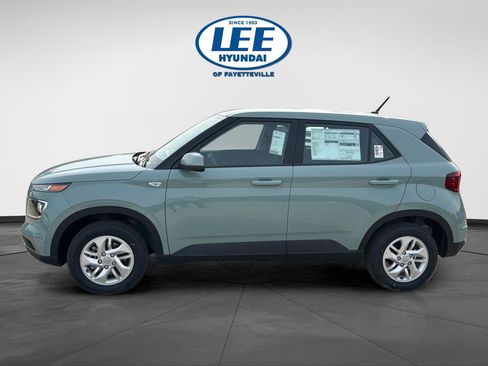 New 2026 Hyundai Venue SE image 3