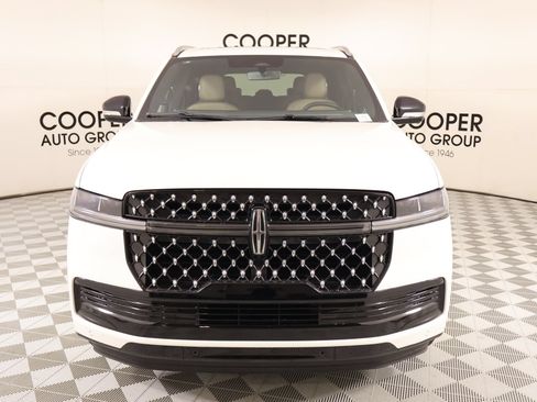New 2026 Lincoln Navigator Black Label AWD/4WD image 9
