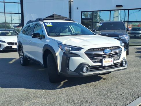 Used 2023 Subaru Outback Premium AWD/4WD image 3