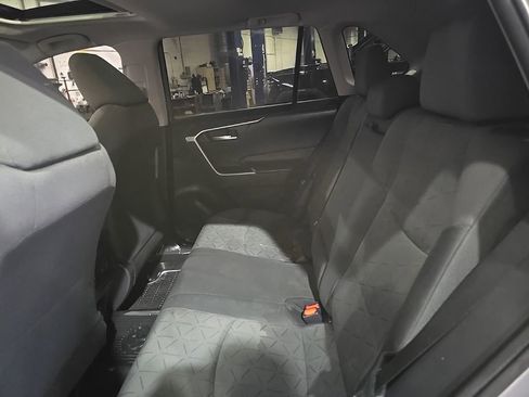 Used 2021 Toyota RAV4 XLE w/ Convenience Package FWD image 15