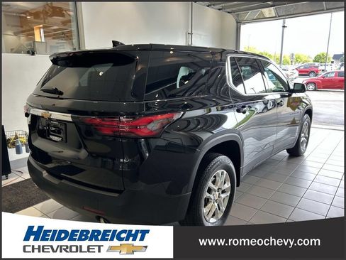 Used 2023 Chevrolet Traverse LS FWD image 4