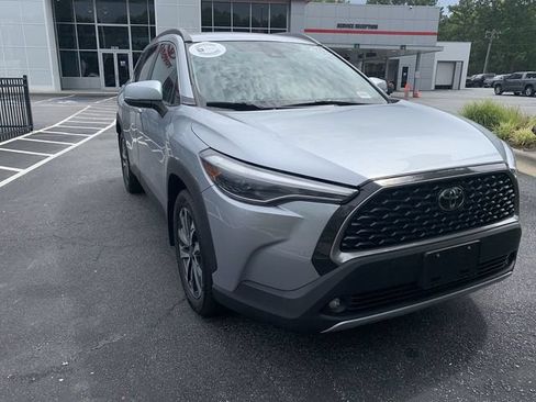 Certified 2022 Toyota Corolla Cross XLE AWD/4WD image 2
