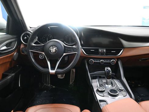 Used 2018 Alfa Romeo Giulia Ti Sport w/ Quick Order Package 22S Sport AWD/4WD image 9