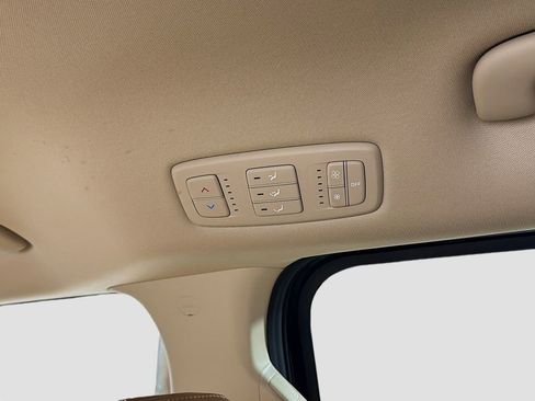 Used 2024 Kia Carnival LX FWD image 25