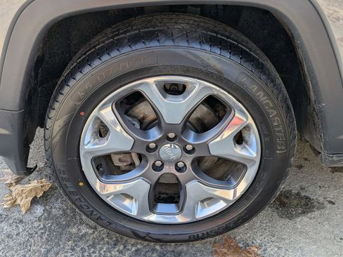 Used 2019 Jeep Compass Limited AWD/4WD image 13