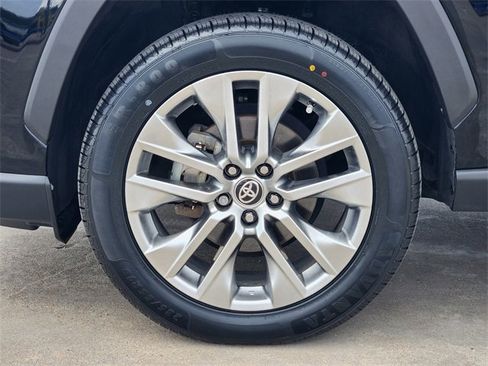 Used 2023 Toyota RAV4 XLE Premium image 10