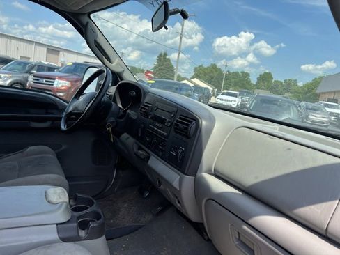 Used 2005 Ford F350 XL image 19