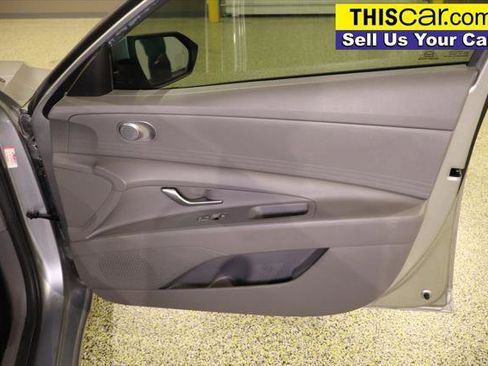 Used 2022 Hyundai Elantra SEL image 30