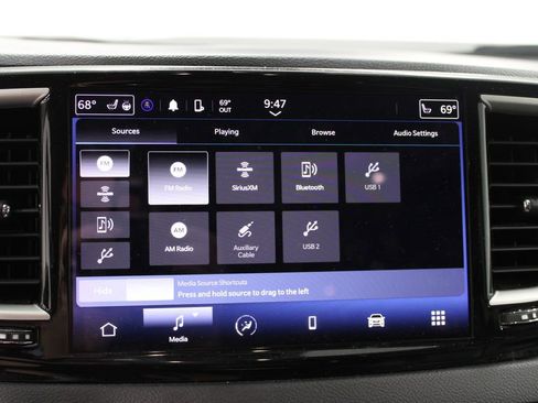 Used 2024 Chrysler Pacifica Touring-L image 32