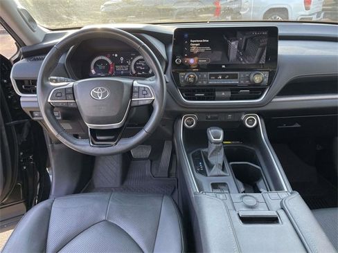 Used 2024 Toyota Grand Highlander Limited image 17