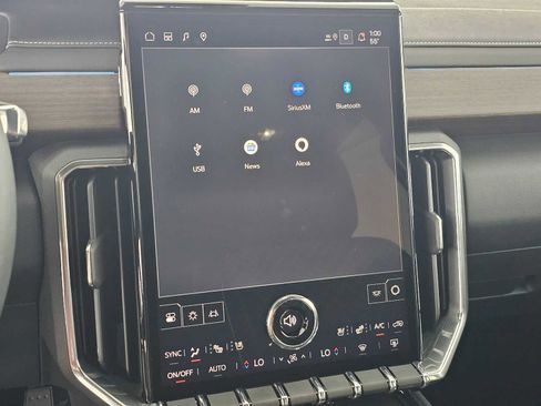 Used 2025 GMC Acadia Denali w/ Super Cruise Package image 27