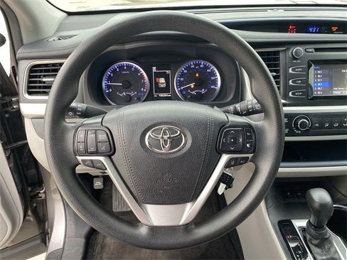 Used 2019 Toyota Highlander LE image 35