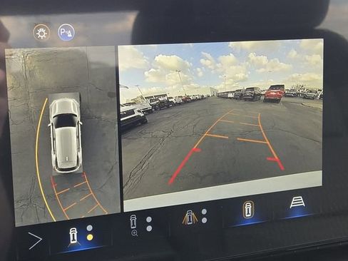 New 2026 Chevrolet Equinox LT w/ Safety and Technology Package FWD image 4