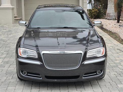 Used 2014 Chrysler 300 C image 28