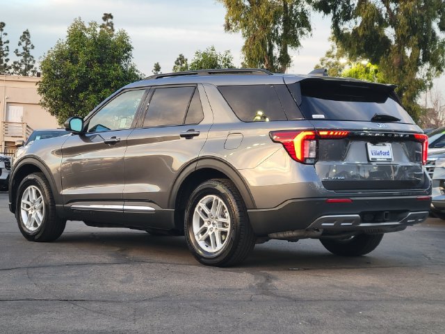 Used 2025 Ford Explorer Active w/ Active Comfort Package RWD image 2