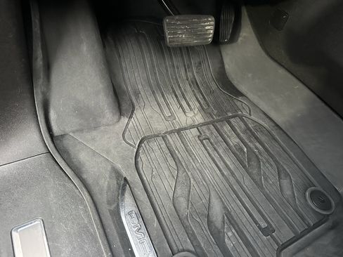 Used 2023 GMC Yukon Denali w/ Denali Reserve Package image 20