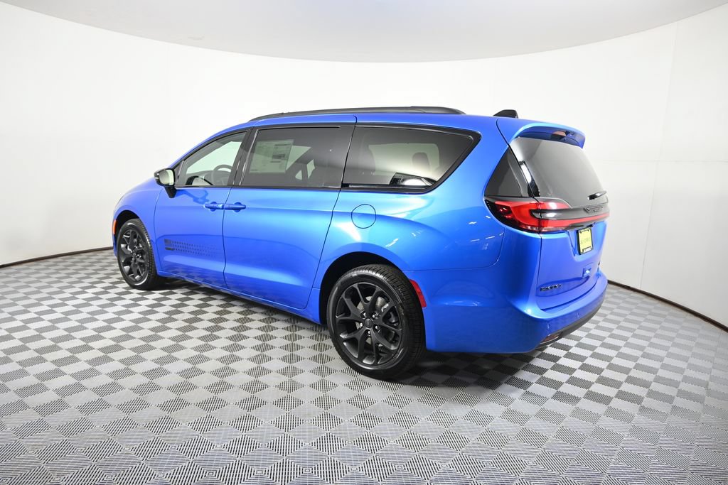 New 2027 Chrysler Pacifica Select AWD/4WD image 4