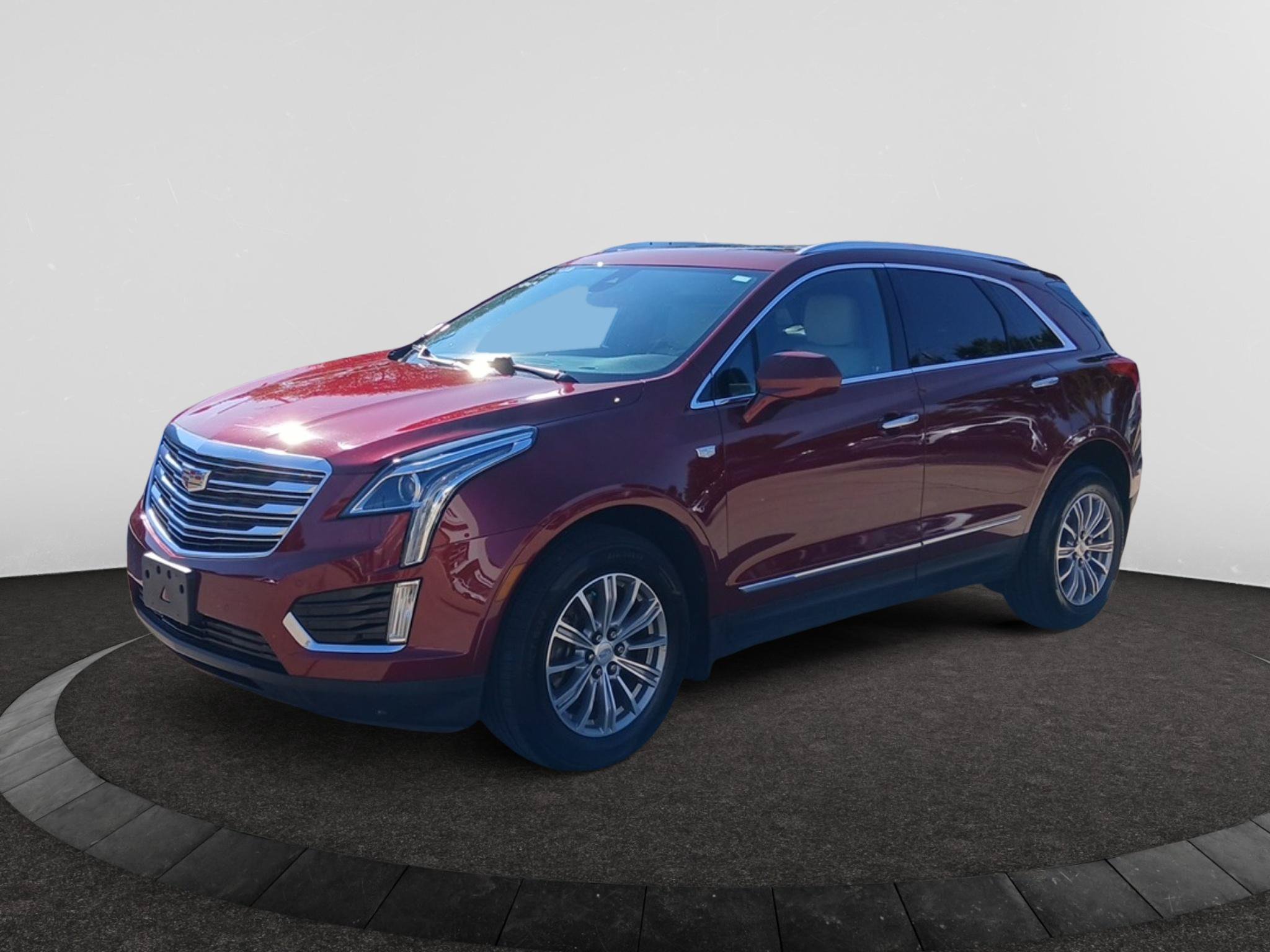 Used 2017 Cadillac XT5 Luxury w/ Driver Awareness Package FWD image 3