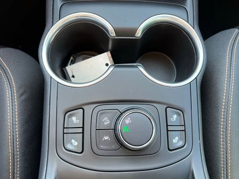 Used 2021 GMC Terrain SLT w/ Elevation Edition image 32