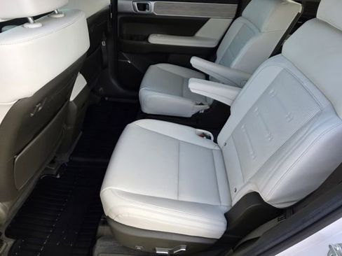 Used 2025 Hyundai Santa Fe Calligraphy image 14