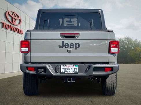 Used 2021 Jeep Gladiator Sport AWD/4WD image 4