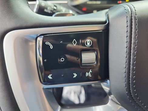 Used 2025 Land Rover Range Rover SE image 19