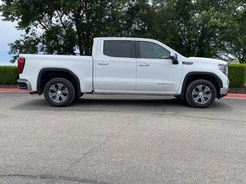 Used 2022 GMC Sierra 1500 SLT AWD/4WD image 2