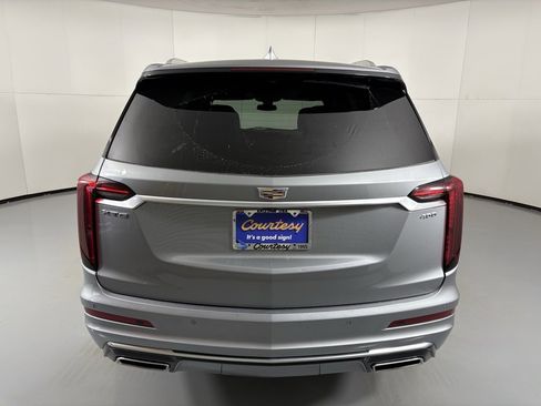 Used 2025 Cadillac XT6 Premium Luxury image 7