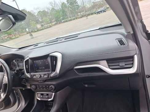 Used 2024 GMC Terrain SLE image 24
