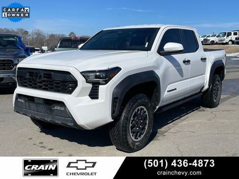 Used 2024 Toyota Tacoma TRD Off-Road image 3