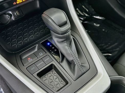 Certified 2025 Toyota RAV4 XLE w/ Convenience Package FWD image 21