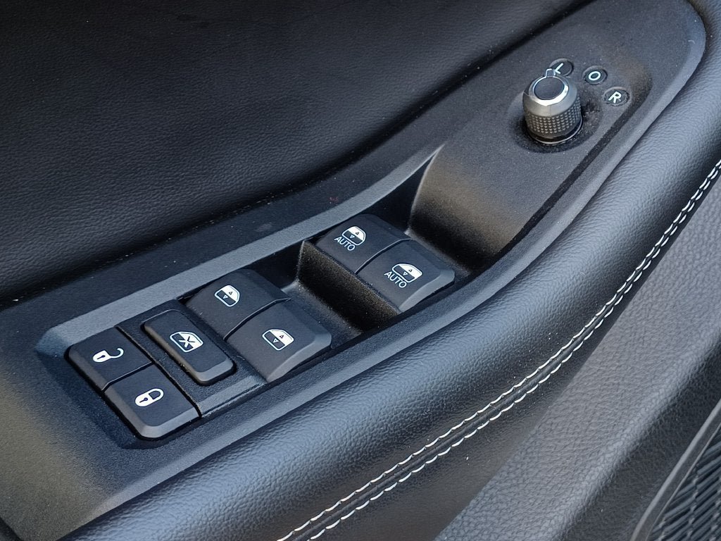Used 2024 Jeep Grand Cherokee Altitude AWD/4WD image 8