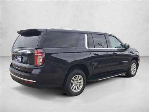 Used 2024 Chevrolet Suburban LT RWD image 5