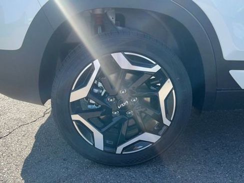 Certified 2025 Kia Seltos SX image 6