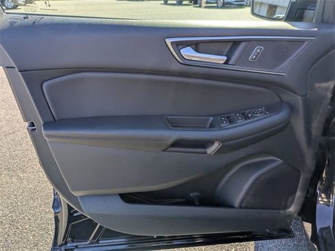 Used 2021 Ford Edge SE image 12