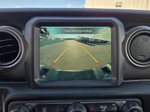 Used 2022 Jeep Gladiator Sport image 8