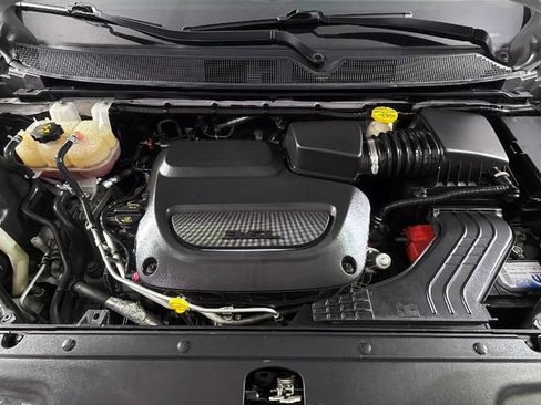 Used 2022 Chrysler Pacifica Touring-L FWD image 36