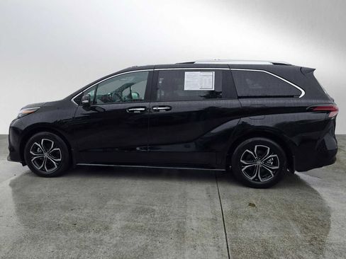 Used 2025 Toyota Sienna Platinum image 6