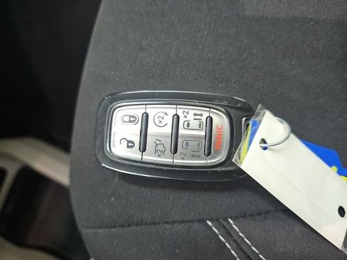 Used 2022 Chrysler Voyager LX FWD image 29